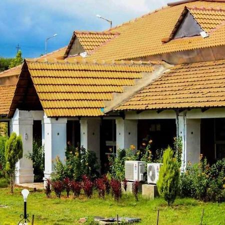 Pavanputra Clarks Inn Хассан Экстерьер фото