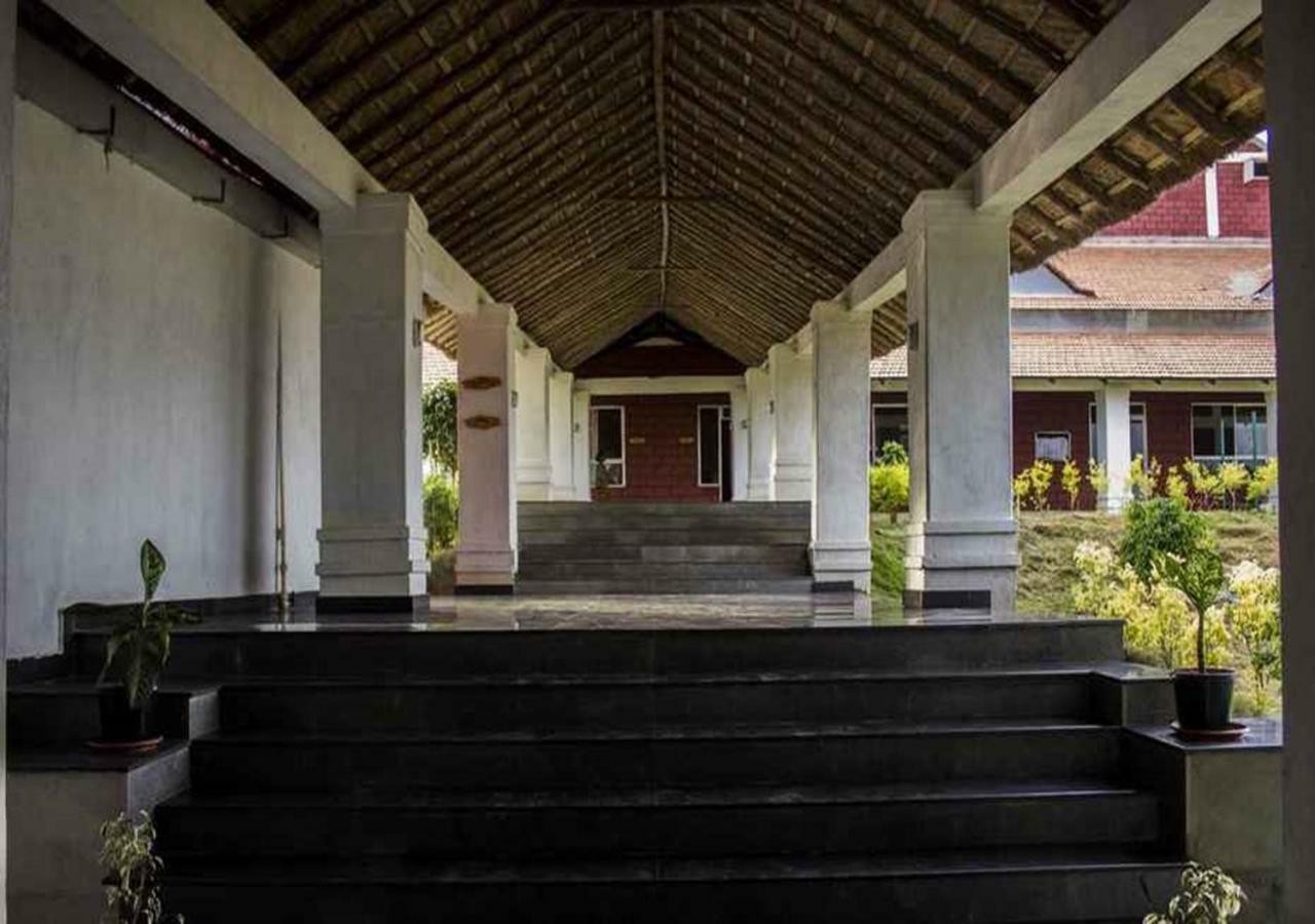 Pavanputra Clarks Inn Хассан Экстерьер фото